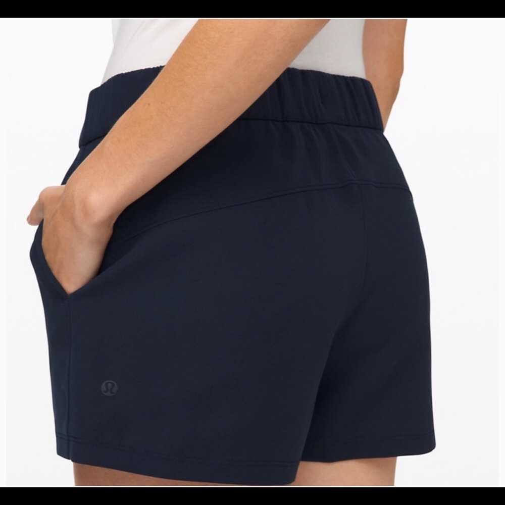 Lululemon On The Fly Short Navy 4